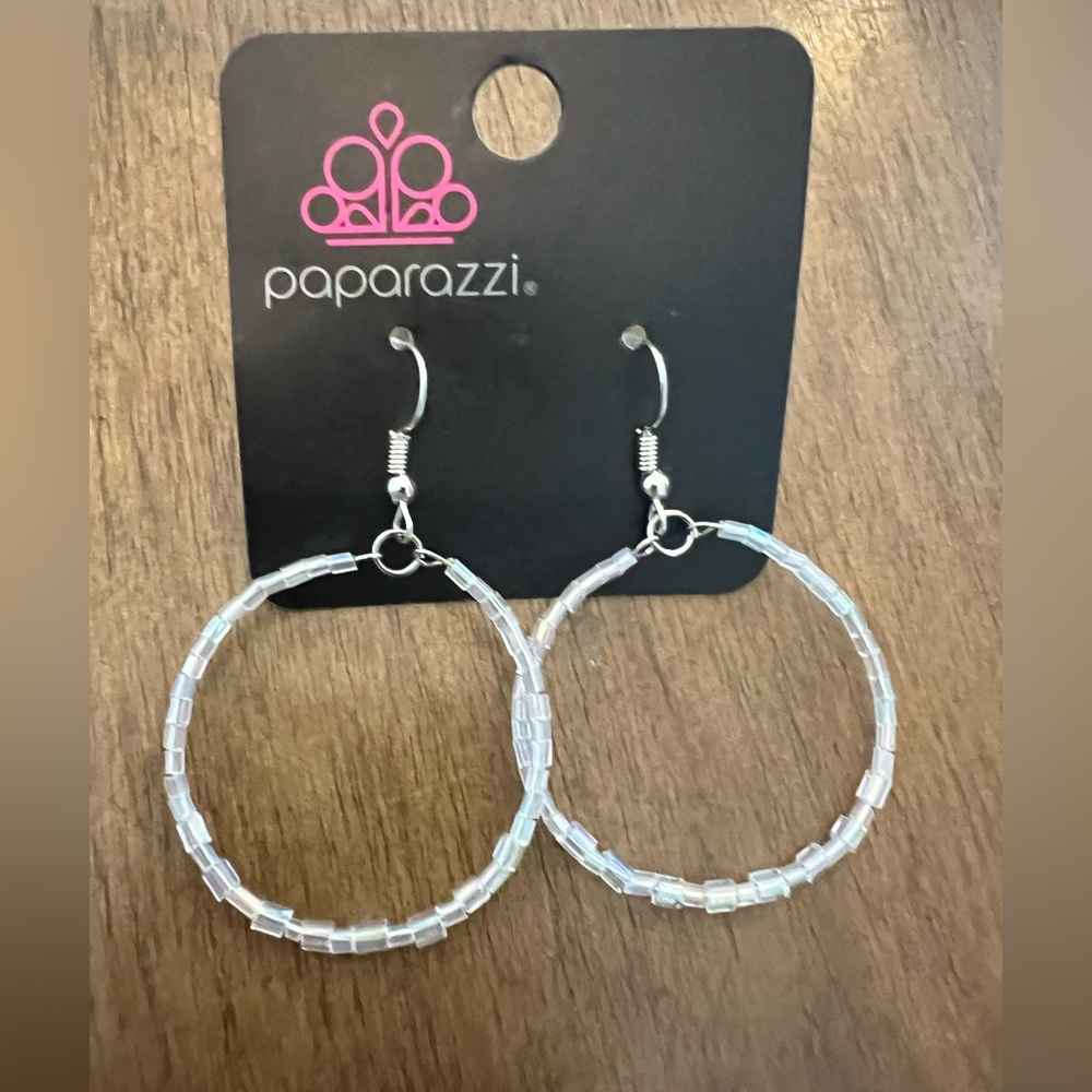 🇺🇸$3🇺🇸Paparazzi Silver Tone Clear Lightweight Beaded Hoop Earrings NWT